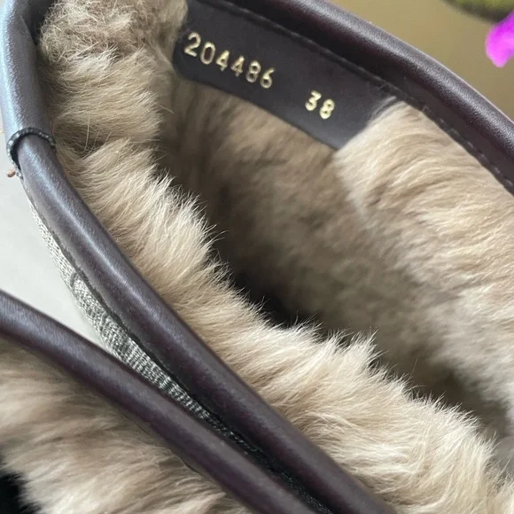 Brown and tan Gucci rain boots with rabbit fur inside - Picture 4 of 5